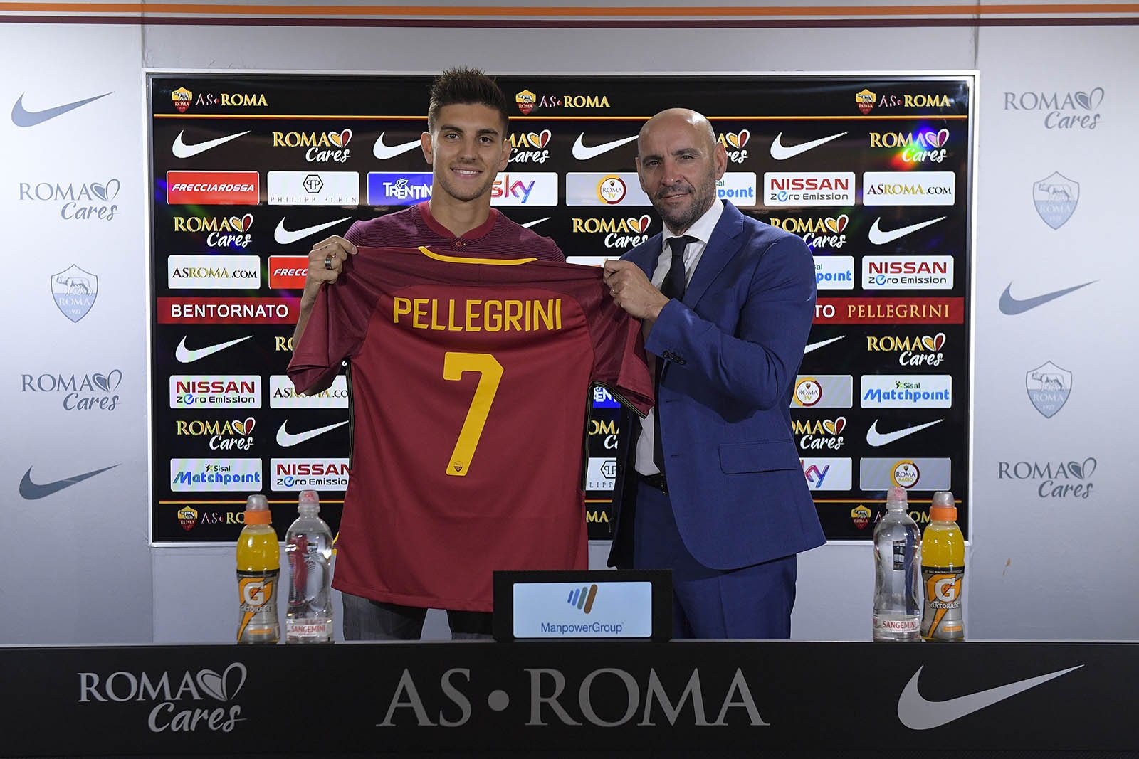 Sao trẻ của AS Roma khiến MU, MC nhận trái đắng