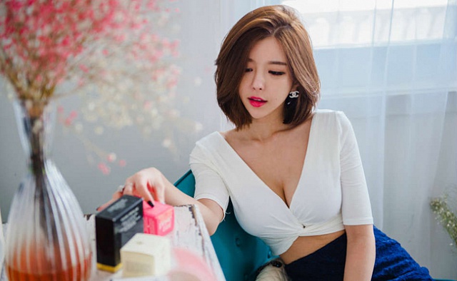 dung-hinh-vi-doan-to-uyen-hu-hong-khoe-nguc-bu (7)