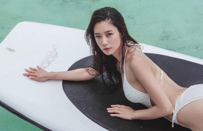 Tan chảy vì thân hình nóng bỏng của Clara Lee