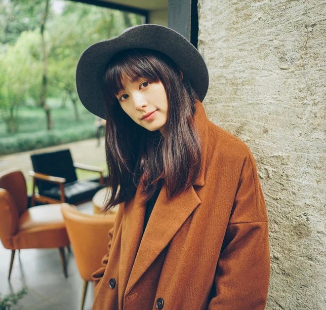 Mải mê vẻ đẹp tinh khôi của cô nàng cằm vuông Tiểu Thanh