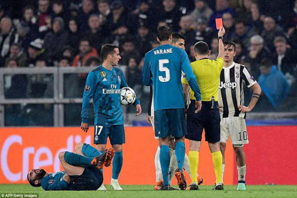 trong-tai-cuneyt-cakir-bat-chinh-dt-anh-dung-ngoi-khong-yen-2