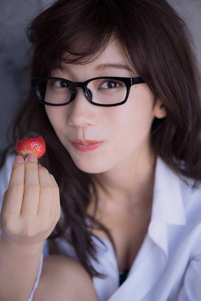 xit-mau-mui-vi-nguoi-dep-sexy-xu-nhat-yuka-oruga (4)